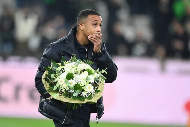 Verabschiedung des ehemaligen Gladbacher Spielers Alassane PLEA, Emotion, Fussball 1. Bundesliga Saison 2025 2026, 12.Spieltag, Spieltag12, matchday12, Borussia Moenchengladbach (MG) - RB Leipzig (L) 0-0 am 28.11.2025 BORUSSIA PARK Moenchengladbach DFL regulations prohibit any use of photographs as image sequences and or quasi-video Ã‚Â