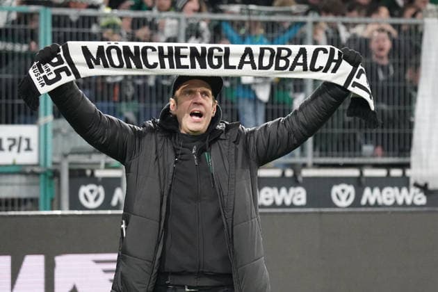 Fussball, 1.BL Saison 2025 2026 Borussia Mönchengladbach vs RB Leipzig , 28.11.2025, Stadion im Borussia Park Mönchengladbach, Torsten Knippertz, Stadionsprecher Borussia Mönchengladbach Aktion, Einzelbild