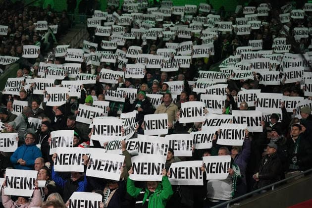 Fussball, 1.BL Saison 2025 2026 Borussia Mönchengladbach vs RB Leipzig , 28.11.2025, Stadion im Borussia Park Mönchengladbach, , Borussia Mönchengladbach Fans sagen Nein, Nein