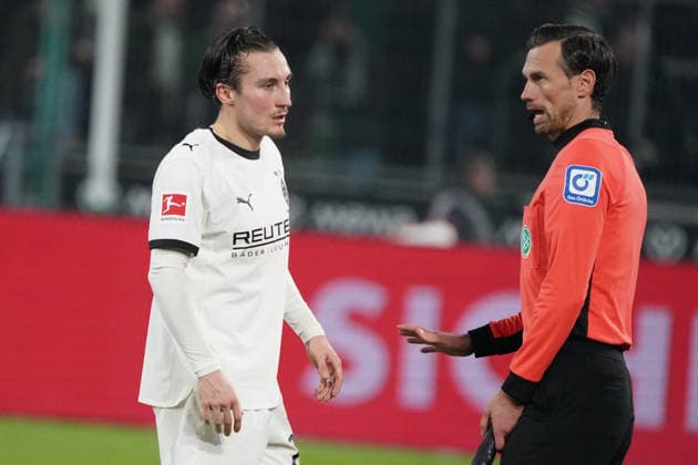 Fussball, 1.BL Saison 2025 2026 Borussia Mönchengladbach vs RB Leipzig , 28.11.2025, Stadion im Borussia Park Mönchengladbach, Rocco Reitz, Borussia Mönchengladbach Aktion, Einzelbild