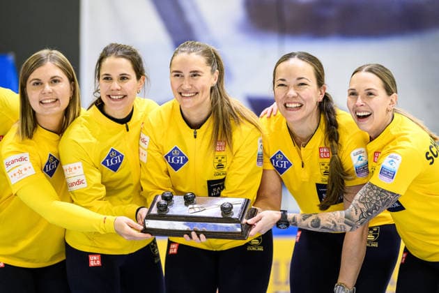 251129 Team Sweden celebrate during the European curling championship final between Sweden and Scotland on November 29, 2025 in Lohja. Photo: Mikko Stig BILDBYRAN kod XY XY0088 curling landslaget final sweden scotland national team, Nationalteam dam bbeng em jubel sverige guld *** 251129 Team Sweden celebrate during the European curling championship final between Sweden and Scotland on November 29, 2025 in Lohja Photo Mikko Stig BILDBYRAN code XY XY0088 curling landslaget final sweden scotland national team dam bbeng em jubel sverige guld  Copyright: MIKKOxSTIG BB251129BB492
