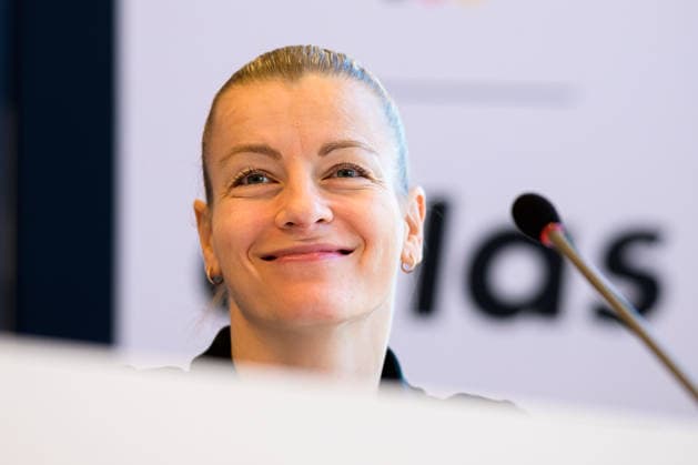 Handball, Frauen Deutschland - Pressekonferenz Antje Döll Doell (Deutschland) lachend laechelnd gut gelaunt grinst grinsend Ludwigsburg Forum am Schlosspark Baden-Württemberg Deutschland