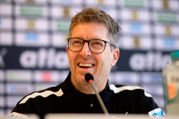 Handball, Frauen Deutschland - Pressekonferenz Trainer Markus Gaugisch (Deutschland) lachend laechelnd gut gelaunt grinst grinsend Ludwigsburg Forum am Schlosspark Baden-Württemberg Deutschland