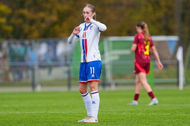 29.11.2025, xydrx, Fußball, Länderspiel, EM-Qualifikation U19-Frauen, Deutschland - Färöer, Sportschule Wedau: Eydna Dalheim (FRO 11) enttäuscht nach der 8:0 Niederlage DFB regulations prohibit any use of photographs as image sequences and or quasi-video. Photo: xYannisxDreimannxPressefotokochx Nordrhein-Westfahlen Deutschland