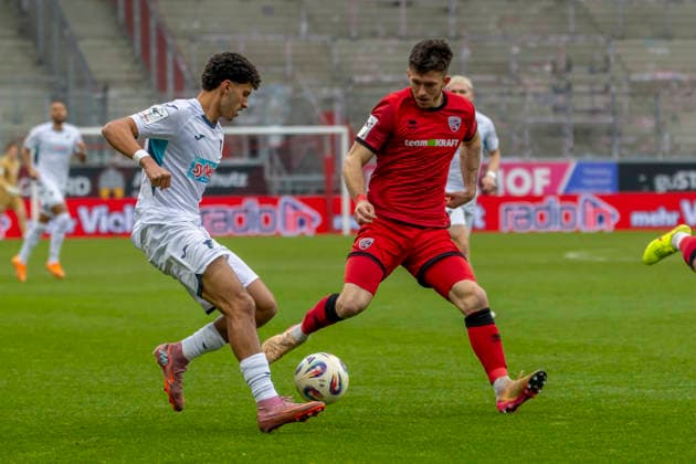 Ingolstadt, Deutschland 29. November 2025: 3. Liga - 2025 2026 - FC Ingolstadt 04 vs. TSG 1899 Hoffenheim II Im Bild: v. li. im Zweikampf Ayoube Amaimouni-Echghouyab (TSG II) und Linus Rosenlöcher Rosenloecher (FCI) DFB regulations prohibit any use of photographs as image sequences and or quasi-video Audi Sportpark Bayern Copyright: xFotostandx xSchäferx