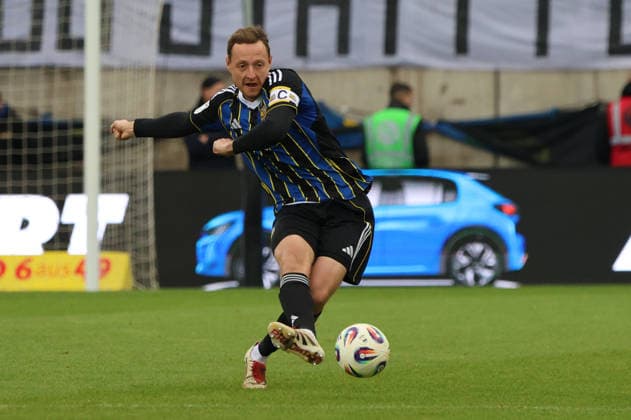 29.11.2025, Fussball, Herren, 3. Liga, Saison 2025 2026, 1. FC Saarbrücken - Rot-Weiss Essen, Robin Bormuth (1. FC Saarbruecken) Saarbrücken Ludwigsparkstadion Saarland Deutschland (DEU) Copyright: xSebastianxBachx