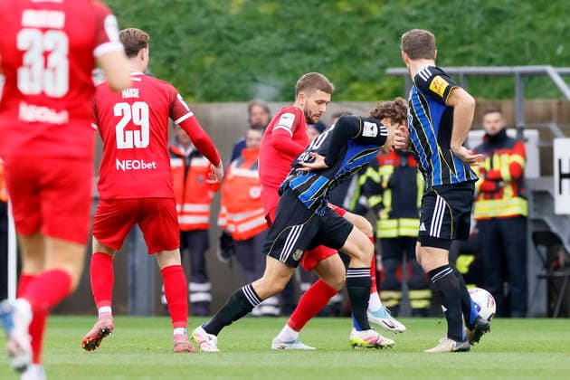 Fußball 3. Liga 13. Spieltag Rot-Weiss Essen - FC Energie Cottbus am 23.11.2025 im Stadion an der Hafenstraße in Essen Torben Müsel ( Rot-Weiss Essen )