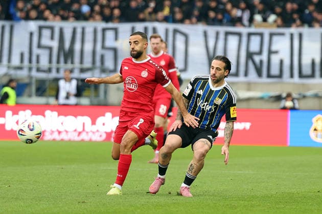 29.11.2025, xrekx, Fussball 3.Liga, 1.FC Saarbruecken - Rot-Weiss Essen v.l. Ramien Safi (Rot-Weiss Essen) Calogero Rizzuto (1.FC Saarbruecken) (DFL DFB REGULATIONS PROHIBIT ANY USE OF PHOTOGRAPHS as IMAGE SEQUENCES and or QUASI-VIDEO) Saarbruecken