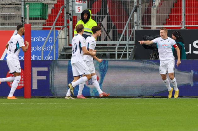 Freude bei Valentin Laessig (TSG Hoffenheim II, Nr.6) nach seinem Tor treffer zum 0:1 in der ersten Spielminute beim Spiel FC Ingolstadt 04 gegen TSG Hoffenheim II, Fußball am 29.11.2025, DFB regulations prohibit any use of photographs as image sequences and or quasi-video. GER, Fussball, 3. Liga, Spieltag 16, 1.FC Ingolstadt gegen TSG Hoffenheim II, Fußball, 29.11.2025, Audi Sportpark Ingolstadt Copyright: xEibner-Pressefoto OliverxSTRISCHx EP-OSH