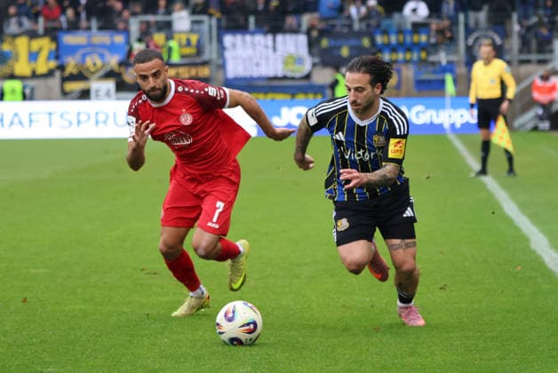 29.11.2025, Fussball, Herren, 3. Liga, Saison 2025 2026, 1. FC Saarbrücken - Rot-Weiss Essen, Calogero Rizzuto (1. FC Saarbruecken), Ramien Safi (Rot-Weiss Essen) Saarbrücken Ludwigsparkstadion Saarland Deutschland (DEU) Copyright: xSebastianxBachx