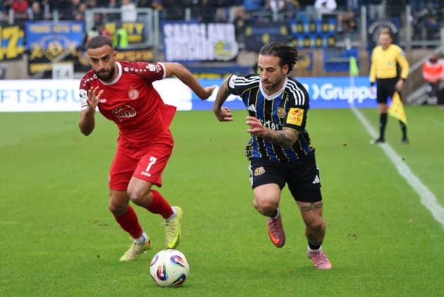29.11.2025, Fussball, Herren, 3. Liga, Saison 2025 2026, 1. FC Saarbrücken - Rot-Weiss Essen, Calogero Rizzuto (1. FC Saarbruecken), Ramien Safi (Rot-Weiss Essen) Saarbrücken Ludwigsparkstadion Saarland Deutschland (DEU) Copyright: xSebastianxBachx