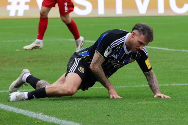 29.11.2025, Fussball, Herren, 3. Liga, Saison 2025 2026, 1. FC Saarbrücken - Rot-Weiss Essen, Patrick Schmidt (1. FC Saarbruecken) enttäuscht Saarbrücken Ludwigsparkstadion Saarland Deutschland (DEU) Copyright: xSebastianxBachx