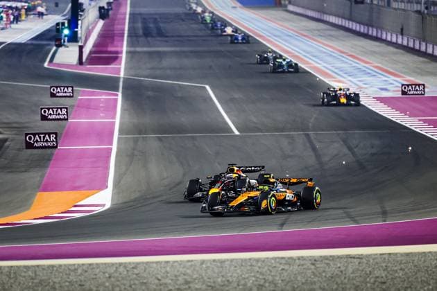 DOHA - Lando Norris (McLaren Formula 1 Team) and Max Verstappen (Red Bull Racing) during the sprint race at the Lusail International Circuit, ahead of the Qatar Grand Prix. ANP SANDER KONING xVIxANPxSportx xxANPxIVx 543367332 originalFilename: 543367332.jpg