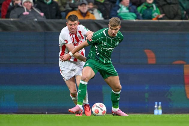 1. Bundesliga: SV Werder Bremen - 1. FC Köln am 29.11.2025 im Weserstadion in Bremen Dominique Heintz (1. FC Koeln) im Zweikampf gegen Keke Topp (Bremen)