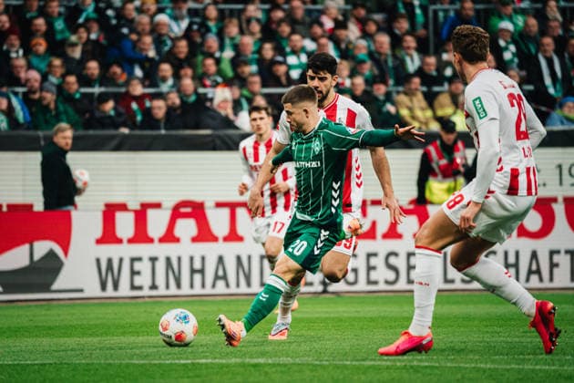 1. Bundesliga: SV Werder Bremen vs. 1. FC Köln, 29.11.2025 Romano Schmid (Werder Bremen, 20); Fußball, 1. Bundesliga, 12. Spieltag: SV Werder Bremen vs. 1. FC Köln am 29.11.2025 im Weserstadion, Bremen DFL REGULATIONS PROHIBIT ANY USE OF PHOTOGRAPHS AS IMAGE SEQUENCES AND OR QUASI-VIDEO. Copyright: xBEAUTIFULxSPORTS Tonhäuserx