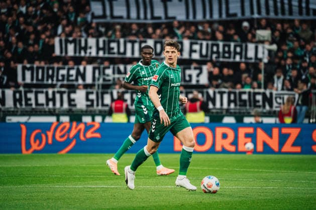 1. Bundesliga: SV Werder Bremen vs. 1. FC Köln, 29.11.2025 Jens Stage (Werder Bremen, 6); Fußball, 1. Bundesliga, 12. Spieltag: SV Werder Bremen vs. 1. FC Köln am 29.11.2025 im Weserstadion, Bremen DFL REGULATIONS PROHIBIT ANY USE OF PHOTOGRAPHS AS IMAGE SEQUENCES AND OR QUASI-VIDEO. Copyright: xBEAUTIFULxSPORTS Tonhäuserx