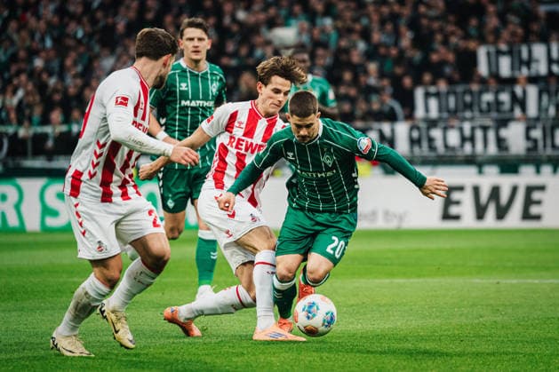 1. Bundesliga: SV Werder Bremen vs. 1. FC Köln, 29.11.2025 Romano Schmid (Werder Bremen, 20); Fußball, 1. Bundesliga, 12. Spieltag: SV Werder Bremen vs. 1. FC Köln am 29.11.2025 im Weserstadion, Bremen DFL REGULATIONS PROHIBIT ANY USE OF PHOTOGRAPHS AS IMAGE SEQUENCES AND OR QUASI-VIDEO. Copyright: xBEAUTIFULxSPORTS Tonhäuserx