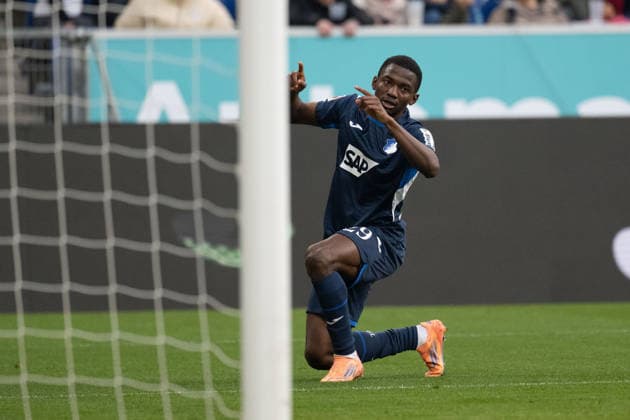 Tor zum 1:0 durch Bazoumana Toure (TSG 1899 Hoffenheim, 29) Jubel, Torjubel. GER, TSG 1899 Hoffenheim vs. FC Augsburg, Fussball, Herren, 1. Bundesliga, 12. Spieltag, Spielzeit 2025 2026, 29.11.2025, DFL DFB REGULATIONS PROHIBIT ANY USE OF PHOTOGRAPHS AS IMAGE SEQUENCES AND OR QUASI-VIDEO, GER, TSG 1899 Hoffenheim vs. FC Augsburg, Fussball, Herren, 1. Bundesliga, 12. Spieltag, Spielzeit 2025 2026, 29.11.2025 Sinsheim Copyright: xEibner-Pressefoto WolfgangxFrankx EP_WFK
