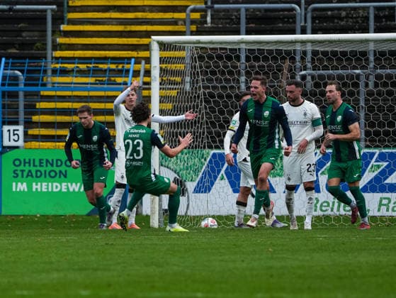 Torjubel von Jannik Borgmann (FC Guetersloh, 34) und Justus Henke (FC Guetersloh, 23) FC Guetersloh vs. Borussia Moenchengladbach U23, Fussball, Regionalliga West, 17. Spieltag, Saison 2025 2026, 29.11.2025 FC Guetersloh vs. Borussia Moenchengladbach U23, Fussball, Regionalliga West, 17. Spieltag, Saison 2025 2026, 29.11.2025 Guetersloh Copyright: xEibner-Pressefoto DamianxKruczynx EP_DKI