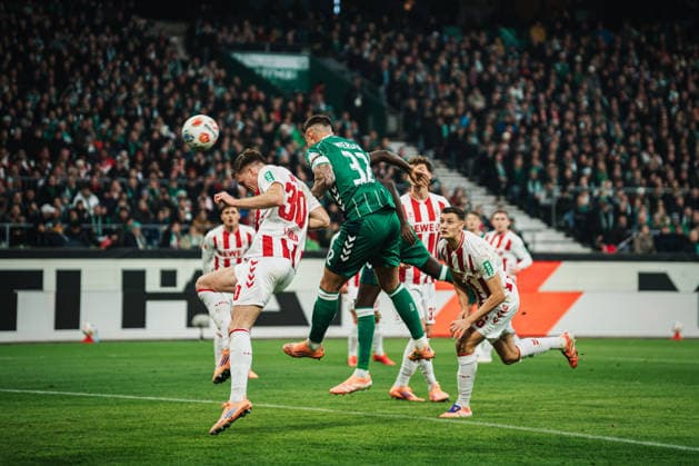 1. Bundesliga: SV Werder Bremen vs. 1. FC Köln, 29.11.2025 TOR, JUBEL durch Marco Friedl (Werder Bremen, 32) zum 1:0; Fußball, 1. Bundesliga, 12. Spieltag: SV Werder Bremen vs. 1. FC Köln am 29.11.2025 im Weserstadion, Bremen DFL REGULATIONS PROHIBIT ANY USE OF PHOTOGRAPHS AS IMAGE SEQUENCES AND OR QUASI-VIDEO. Copyright: xBEAUTIFULxSPORTS Tonhäuserx