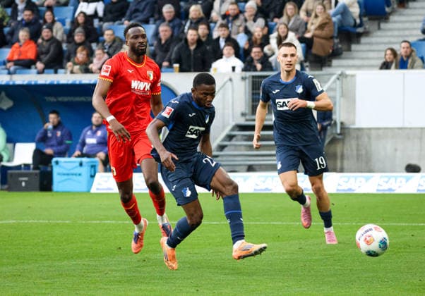 Deutschland: 1. Bundesliga 2025 26, 12. Spieltag - TSG Hoffenheim vs FC Augsburg, PreZero Arena (Sinsheim): Torschuss von Bazoumana TourÃ Bazoumana Toure, (TSG Hoffenheim, 29) zum 1:0 Sinsheim PreZero Arena Baden-Württemberg Deutschland Copyright: xBenedictxChristx