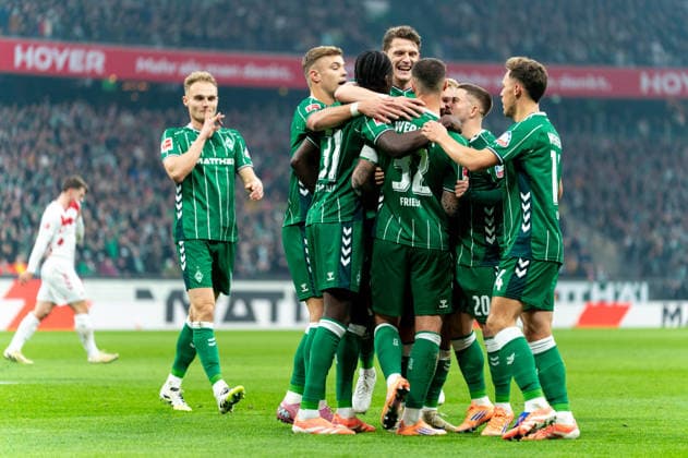 Tor zum 1:0 Marco Friedl (SV Werder Bremen, 32), jubelt Jubel mit Amos Pieper (SV Werder Bremen, 05), Karim Coulibaly (SV Werder Bremen, 31), Jens Stage (SV Werder Bremen, 06), Romano Schmid (SV Werder Bremen, 20), Senne Lynen (SV Werder Bremen, 14), GER, SV Werder Bremen vs 1. FC Koeln, Fussball, Bundesliga, Spieltag 12, Saison 2025 2026, 29.11.2025 DFL REGULATIONS PROHIBIT ANY USE OF PHOTOGRAPHS AS IMAGE SEQUENCES AND OR QUASI-VIDEO GER, SV Werder Bremen vs 1. FC Koeln, Fussball, Bundesliga, Spieltag 12, Saison 2025 2026, 29.11.2025 Bremen Copyright: xEibner-Pressefoto MaxxVincenx EP_MVN