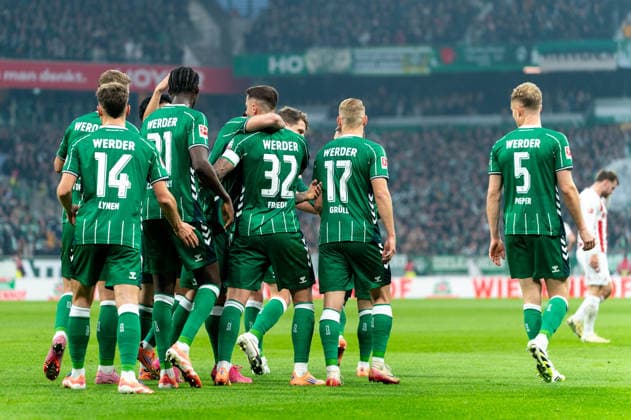 Tor zum 1:0 Marco Friedl (SV Werder Bremen, 32), jubelt Jubel mit Senne Lynen (SV Werder Bremen, 14), Karim Coulibaly (SV Werder Bremen, 31), Marco Gruell (SV Werder Bremen, 17), Amos Pieper (SV Werder Bremen, 05), GER, SV Werder Bremen vs 1. FC Koeln, Fussball, Bundesliga, Spieltag 12, Saison 2025 2026, 29.11.2025 DFL REGULATIONS PROHIBIT ANY USE OF PHOTOGRAPHS AS IMAGE SEQUENCES AND OR QUASI-VIDEO GER, SV Werder Bremen vs 1. FC Koeln, Fussball, Bundesliga, Spieltag 12, Saison 2025 2026, 29.11.2025 Bremen Copyright: xEibner-Pressefoto MaxxVincenx EP_MVN