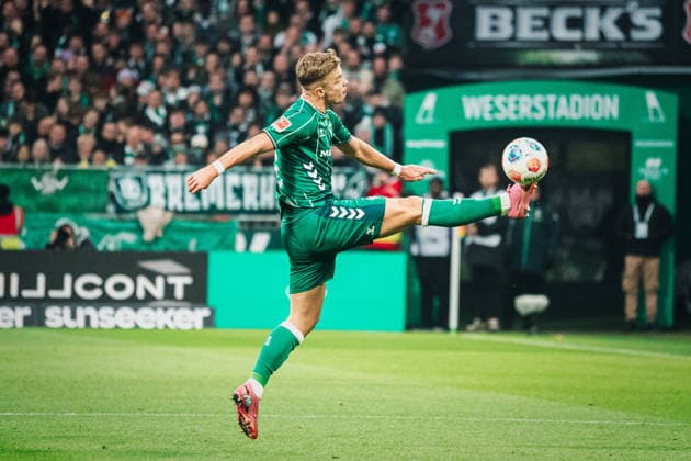 1. Bundesliga: SV Werder Bremen vs. 1. FC Köln, 29.11.2025 Keke Topp (Werder Bremen, 9); Fußball, 1. Bundesliga, 12. Spieltag: SV Werder Bremen vs. 1. FC Köln am 29.11.2025 im Weserstadion, Bremen DFL REGULATIONS PROHIBIT ANY USE OF PHOTOGRAPHS AS IMAGE SEQUENCES AND OR QUASI-VIDEO. Copyright: xBEAUTIFULxSPORTS Tonhäuserx
