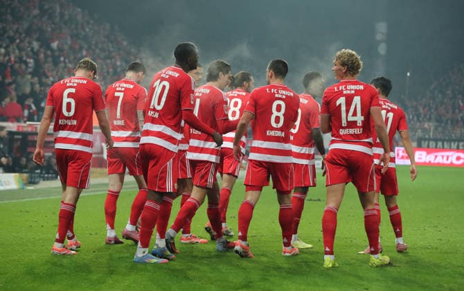 Rani Khedira jubelt nach 1:0 mit Teamkollegen Freude Emotion Jubel Fußball Fussball Bundesliga Herren DFL 12. Spieltag Saison 2025 2026 29.11.2025 1.FC Union Berlin FCU vs. 1.FC Heidenheim FCH DFL regulations prohibit any use of photographs as image sequences and or quasi-video.