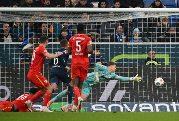 29.11.2025, xjhx, Fussball 1.Bundesliga, TSG 1899 Hoffenheim - FC Augsburg v.l. Grischa Prömel (1899 Hoffenheim) , Finn Dahmen (FC Augsburg) Goal scored, erzielt das Tor zum 3:0 (DFL DFB REGULATIONS PROHIBIT ANY USE OF PHOTOGRAPHS as IMAGE SEQUENCES and or QUASI-VIDEO) Sinsheim