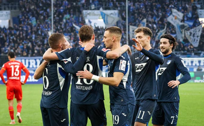 Deutschland: 1. Bundesliga 2025 26, 12. Spieltag - TSG Hoffenheim vs FC Augsburg, PreZero Arena (Sinsheim): Jubel von Grischa Prömel Grischa Proemel, (TSG Hoffenheim, 6) zum 3:0 Sinsheim PreZero Arena Baden-Württemberg Deutschland Copyright: xBenedictxChristx