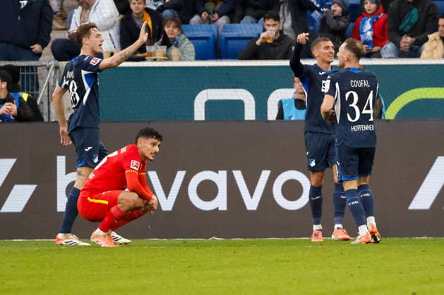 Torjubel TSG Hoffenheim beim 3:0 durch Grischa Prömel, Promel (TSG Hoffenheim, 06) , Deutschland, Fussball, 1. Bundesliga, 12.Spieltag, 2025 2026, TSG Hoffenheim vs. FC Augsburg, 29.11.2025, PreZero Arena, Sinsheim, Deutschland Sinsheim PreZero Arena Baden-Württemberg Deutschland Copyright: xGrantxHubbsx