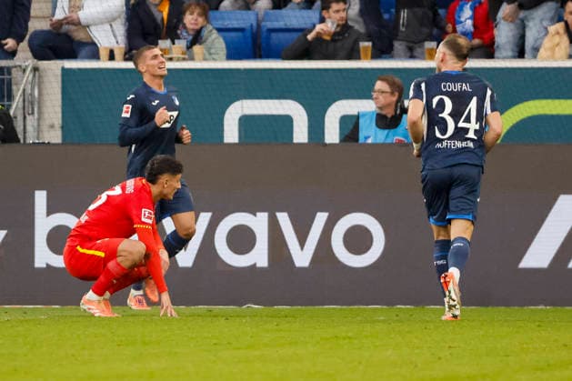 Torjubel TSG Hoffenheim beim 3:0 durch Grischa Prömel, Promel (TSG Hoffenheim, 06) , Deutschland, Fussball, 1. Bundesliga, 12.Spieltag, 2025 2026, TSG Hoffenheim vs. FC Augsburg, 29.11.2025, PreZero Arena, Sinsheim, Deutschland Sinsheim PreZero Arena Baden-Württemberg Deutschland Copyright: xGrantxHubbsx