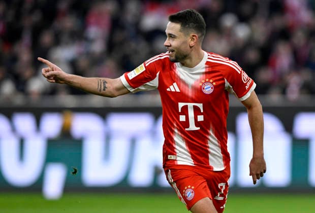 TOR zum 1:1 Raphael Guerreiro FC Bayern Muenchen FCB (22) Torjubel FC Bayern Muenchen FC St. Pauli 29.11.2025 DFL REGULATIONS PROHIBIT ANY USE OF PHOTOGRAPHS AS IMAGE SEQUENCES AND OR QUASI-VIDEO FC Bayern Muenchen FC St. Pauli