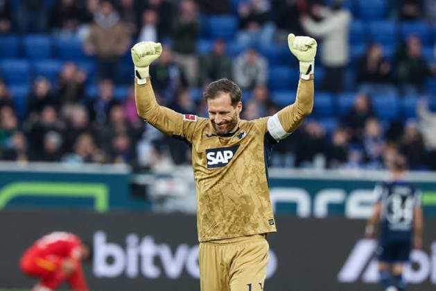 Oliver Baumann 1 (TSG 1899 Hoffenheim) jubelt nach dem 3:0, TSG Hoffenheim vs. FC Augsburg, Fussball, Bundesliga, DFL, Saison 2025 2026, Hinrunde, 12. Spieltag, 29.11.2025 DFB regulations prohibit any use of photographs as image sequences and or quasi-video Sinsheim Baden-Wuerttemberg Deutschland