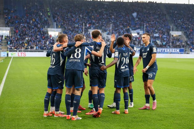 Deutschland: 1. Bundesliga 2025 26, 12. Spieltag - TSG Hoffenheim vs FC Augsburg, PreZero Arena (Sinsheim): Jubel von Wouter Burger, (TSG Hoffenheim, 18) zum 2:0 Sinsheim PreZero Arena Baden-Württemberg Deutschland Copyright: xBenedictxChristx