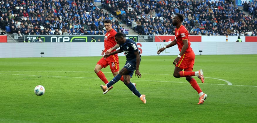 29.11.25 TSG 1899 Hoffenheim - FC Augsburg Deutschland, Sinsheim, 29.11.2025, Fussball, Bundesliga, Saison 2025 2026, TSG 1899 Hoffenheim - FC Augsburg: Bouzamana Toure (TSG 1899 Hoffenheim); Tor 1:0 Toure.