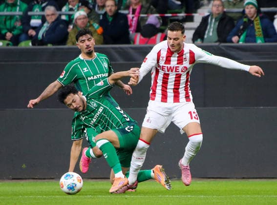 Deutschland: Fussball Bundesliga 2025 26, 8. Spieltag - SV Werder Bremen vs 1. FC Köln - Weserstadion-Stadion (Bremen): Yukinari Sugawara (SV Werder Bremen, 3) SaÃ¯d El Mala Said El Mala (1. FC Köln, 13) Bremen Copyright: xAymanxAlahmedx