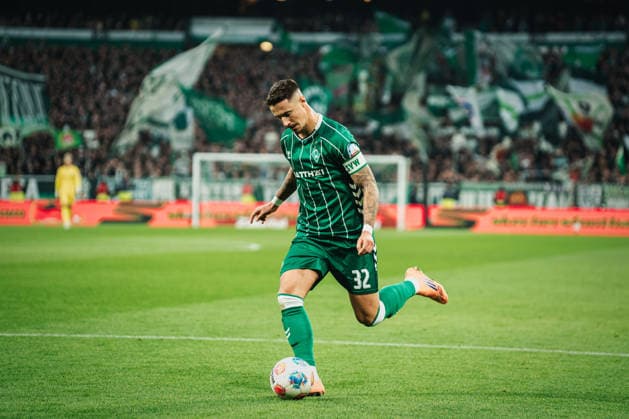 1. Bundesliga: SV Werder Bremen vs. 1. FC Köln, 29.11.2025 Marco Friedl (Werder Bremen, 32); Fußball, 1. Bundesliga, 12. Spieltag: SV Werder Bremen vs. 1. FC Köln am 29.11.2025 im Weserstadion, Bremen DFL REGULATIONS PROHIBIT ANY USE OF PHOTOGRAPHS AS IMAGE SEQUENCES AND OR QUASI-VIDEO. Copyright: xBEAUTIFULxSPORTS Tonhäuserx