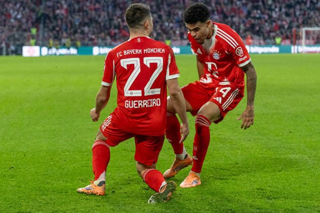 Luis Diaz (FC Bayern Muenchen, 14) bejubelt mit Raphael Guerreiro (FC Bayern Muenchen, 22) dessen Tor zum 1:1 - Ausgleich GER, FC Bayern Muenchen vs. FC St. Pauli, Fussball, Bundesliga, 12. Spieltag, Spielzeit 2025 2026, 29.11.2025. (DFL DFB REGULATIONS PROHIBIT ANY USE OF PHOTOGRAPHS as IMAGE SEQUENCES and or QUASI-VIDEO). GER, FC Bayern Muenchen vs. FC St. Pauli, Fussball, Bundesliga, 12. Spieltag, Spielzeit 2025 2026, 29.11.2025. Muenchen Copyright: xEibner-Pressefoto HeikexFeinerx EP_HFR