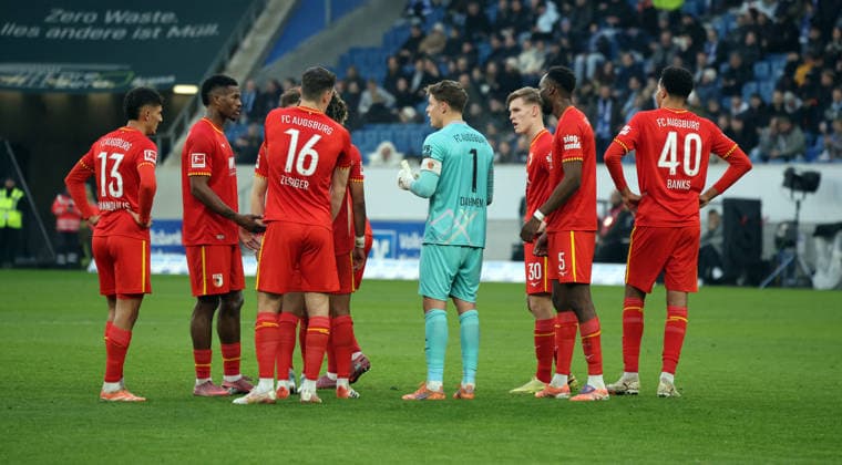 29.11.25 TSG 1899 Hoffenheim - FC Augsburg Deutschland, Sinsheim, 29.11.2025, Fussball, Bundesliga, Saison 2025 2026, TSG 1899 Hoffenheim - FC Augsburg: Finn Dahmen (FC Augsburg).