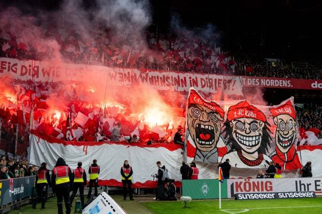 Koeln Pyrotechnik Bengalo Fans Ultras, Choreo, GER, SV Werder Bremen vs 1. FC Koeln, Fussball, Bundesliga, Spieltag 12, Saison 2025 2026, 29.11.2025 DFL REGULATIONS PROHIBIT ANY USE OF PHOTOGRAPHS AS IMAGE SEQUENCES AND OR QUASI-VIDEO GER, SV Werder Bremen vs 1. FC Koeln, Fussball, Bundesliga, Spieltag 12, Saison 2025 2026, 29.11.2025 Bremen Copyright: xEibner-Pressefoto MaxxVincenx EP_MVN