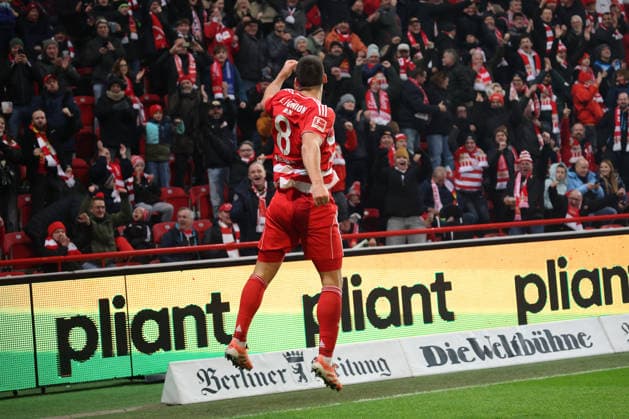 1. Fußball Bundesliga Union Berlin - 1. FC Heidenheim Torjubel, Jubel. Rani Khedira (1. FC Union Berlin, 8) jubelt über das Tor zum 1:0 , während der Begegnung in der 1. Fußball Bundesliga Union Berlin - 1. FC Heidenheim in Berlin, Stadion An der alten Försterei , am 29.11.2025. DFB regulations prohibit any use of photographs as image sequences and or quasi video. Copyright: xBEAUTIFULxSPORTS Frankex