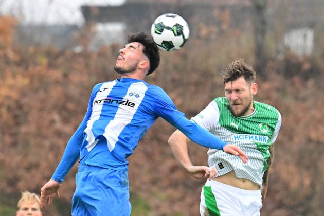 29.11.2025 - Fussball - Saison 2025 2026 - Regionalliga Bayern - 20. Spieltag: SpVgg Greuther Fürth Fuerth II U23 - FV Illertissen - AlSch - xalxscx - Daniel Gerstmayer (19, FV Illertissen FVI ) Yannick Scholz (14, SpVgg Greuther Fürth II )