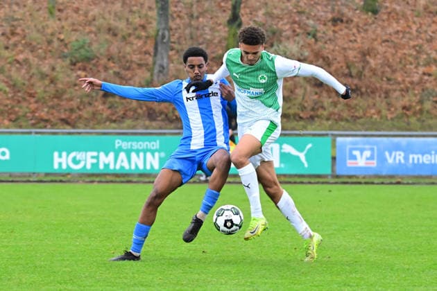 29.11.2025 - Fussball - Saison 2025 2026 - Regionalliga Bayern - 20. Spieltag: SpVgg Greuther Fürth Fuerth II U23 - FV Illertissen - AlSch - xalxscx - Namrud Embaye (6, FV Illertissen FVI ) Joshua Okpalaike (9,SpVgg Greuther Fürth II )
