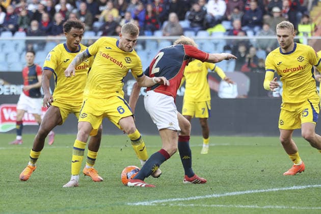 Morten Thorsby of Genoa CFC battle for the ball with Nicolas Valentini of Hellas Verona FC during Genoa CFC vs Hellas Verona FC, 13Â° Serie A Enilive 2025-26 game at Luigi Ferraris stadium in Genova (GE), Italy, on November 29, 2025.  Copyright: xDavidexCasentini IPAxSportx xipa-agency.netx xx IPA_68509548 IPA_Agency_IPA68509548