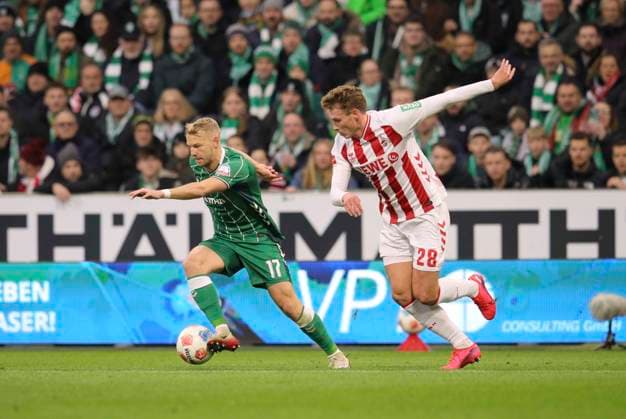 Foto : Marco GRÜLL (Werder) gegen Sebastian SEBULONSEN (Köln) Fussball 1. Bundesliga , 12. Spieltag am Sa. 29.11.2025 Werder Bremen - 1. FC Köln