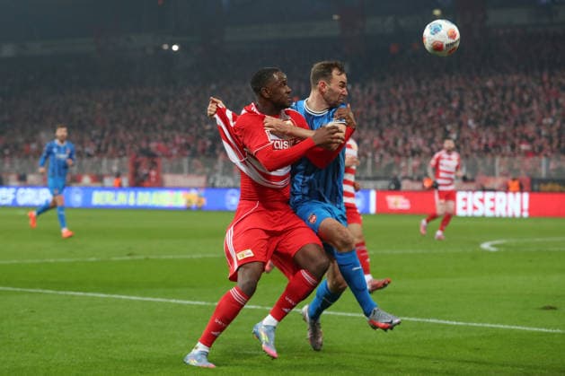 29.11.2025, xtgx, Fussball 1. Bundesliga, 1. FC Union Berlin - 1. FC Heidenheim emspor, v.l. Ilyas Ansah (Union Berlin, 10), Benedikt Gimber (Heidenheim, 5) Zweikampf, Duell, Kampf, tackle (DFL DFB REGULATIONS PROHIBIT ANY USE OF PHOTOGRAPHS as IMAGE SEQUENCES and or QUASI-VIDEO) Berlin