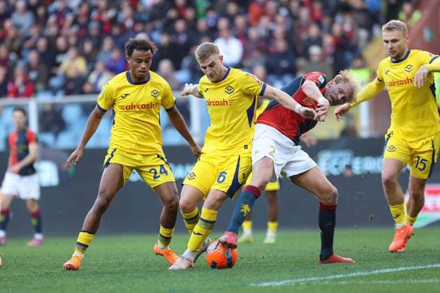 Foto IPP ACG Genova 29 11 2025 Campionato di Calcio Serie A 2025 2026 Genoa-Hellas Verona nella foto: Nicolas Valentini, Morten Thorsby Italy Photo Press World Copyright Genova italy Italia ITALY  Copyright: xR4924_italyphotopressx