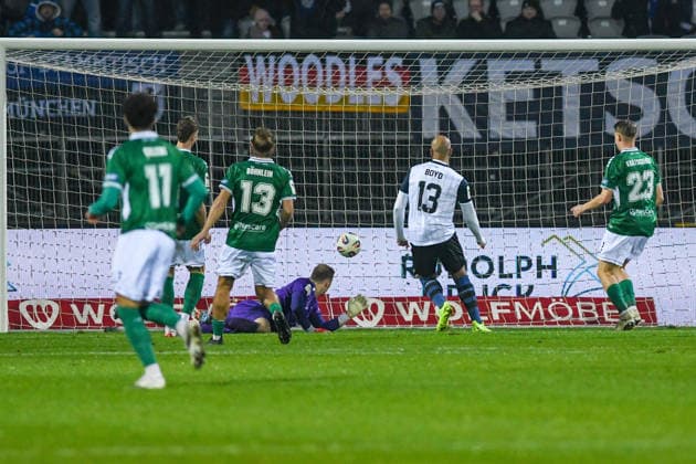 -1. FC 1905 Schweinfurt vs. SV Waldhof Mannheim, Sachs-Stadion Football, 3. Liga -1. FC 1905 Schweinfurt vs. SV Waldhof Mannheim 29 Nov 2025 Sachs-Stadion , Schweinfurt, Germany Image: GK Toni Stahl (Schweinfurt) unable to block the shot from Terrence Boyd (SV Waldhof Mannheim) goal 0:1 for Mannheim. DFL REGULATIONS PROHIBIT ANY USE OF PHOTOGRAPHS AS IMAGE SEQUENCES AND OR QUASI-VIDEO Schweinfurt Sachs-Stadion Bayern Germany Copyright: xPresseFotoxEvansx